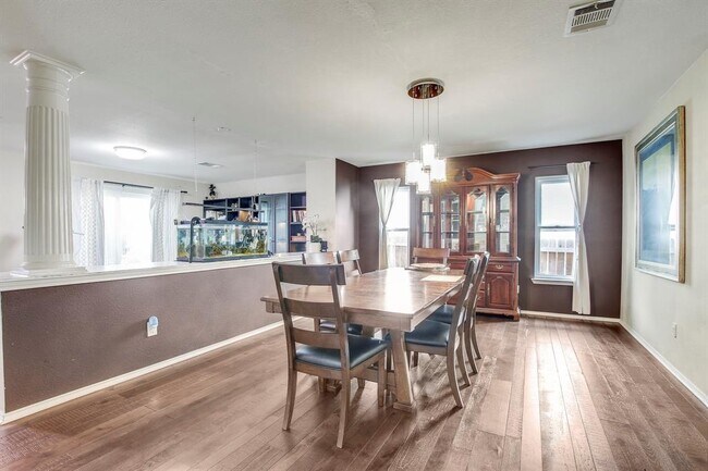 Building Photo - 1625 Balsam Way