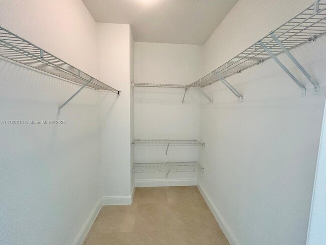 Building Photo - 15051 Royal Oaks Ln