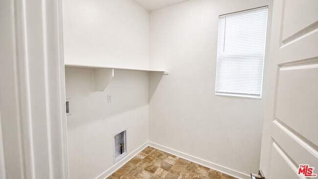 Building Photo - 6972 Calla Lily Dr