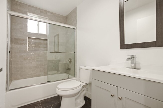 Building Photo - 4232 Rosewood Ave