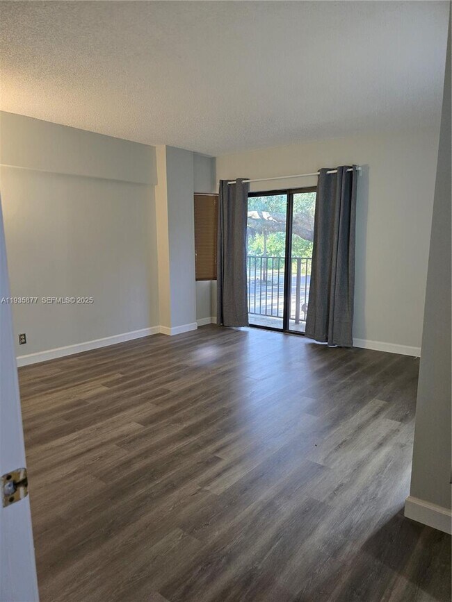 Building Photo - 4705 SW 62nd Ave