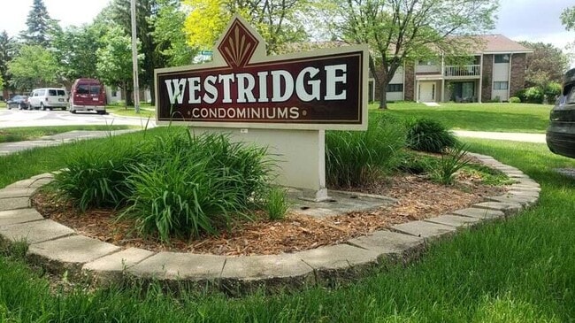 Building Photo - 607 Tamarack Dr W