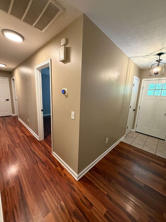 Building Photo - Canton - Easy commute to Asheville only 23 minutes