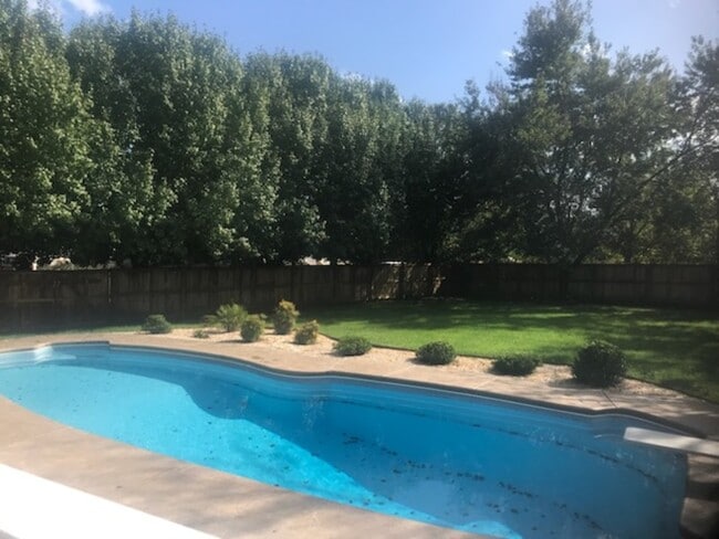 Building Photo - 1515 Ashburn Ct