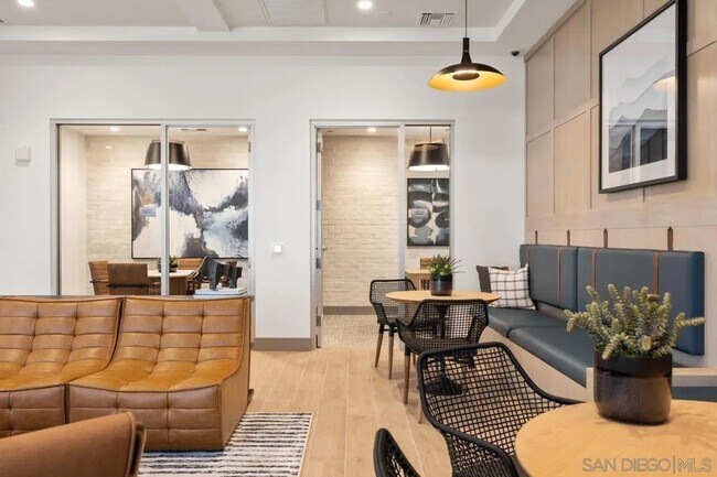 Building Photo - 5025 Avenida Lugano