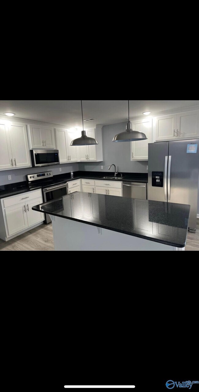 Building Photo - 188 College Ave