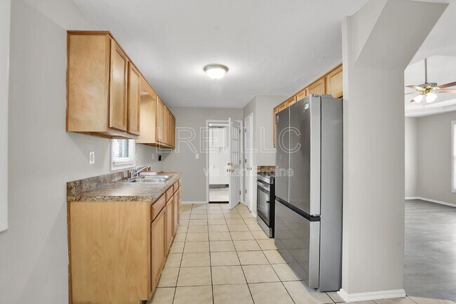 Building Photo - 6701 Barfield Rd