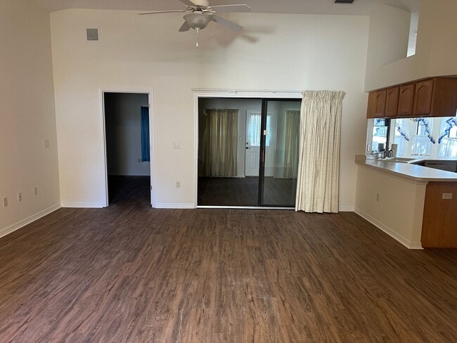 Building Photo - 4 Bedroom 3 Bath Single Family Home in The Groves of Baytree - Tavares Florida