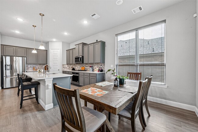 Building Photo - 6506 Tiburon Lakes Dr