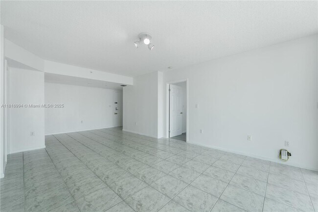 Building Photo - 800 Claughton Island Dr