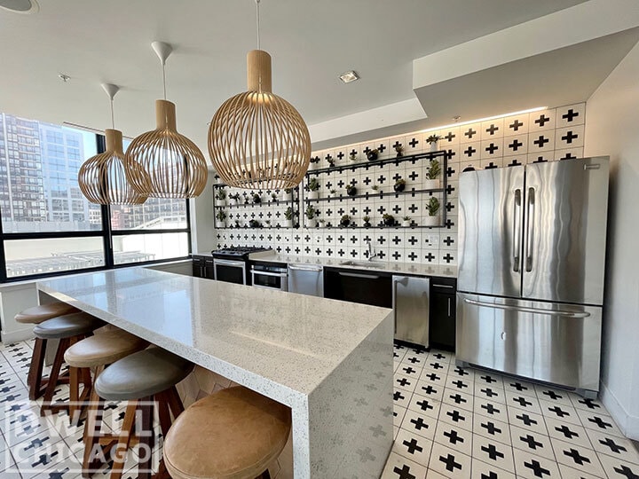 Building Photo - 776 W Quincy St