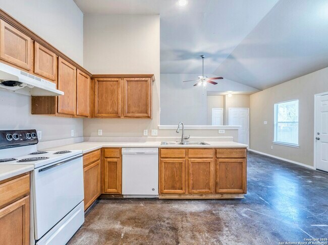 Building Photo - 5723 Golf Heights