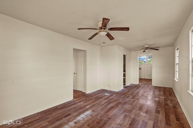 Building Photo - 2617 Waggoner Ave