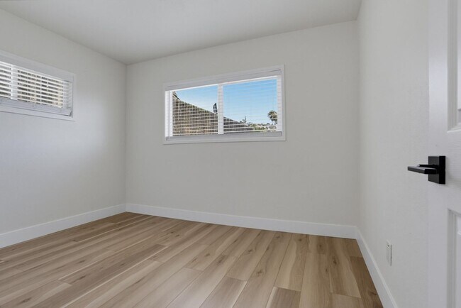 Building Photo - Beautifully Updated 3-Bedroom Home with Large Yard, Garage & Included Appliances!