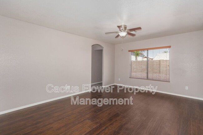 Building Photo - 308 W Liberty Ln