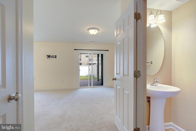 Building Photo - 105 Polo Way