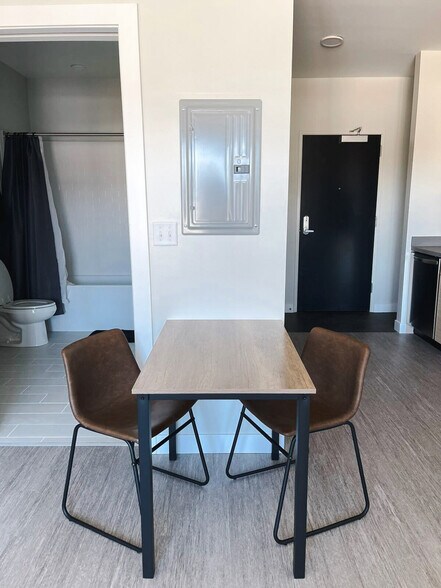 Building Photo - 2530 University Ave