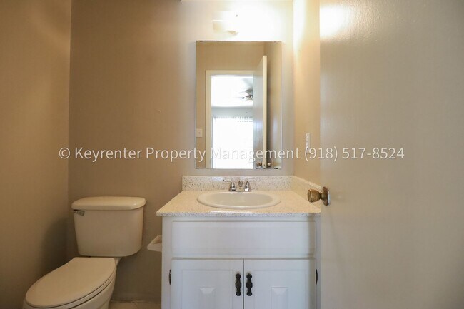 Building Photo - 2 Bed | 1 Bath Condo in Central Tulsa!