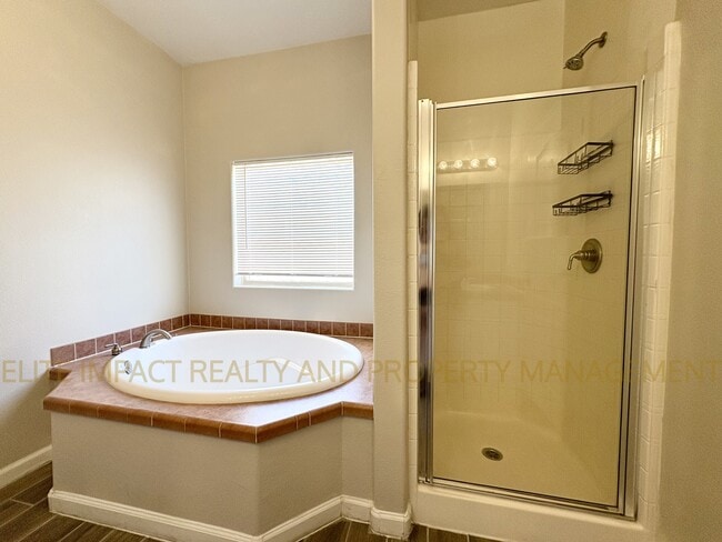 Building Photo - 4247 E White Water Dr