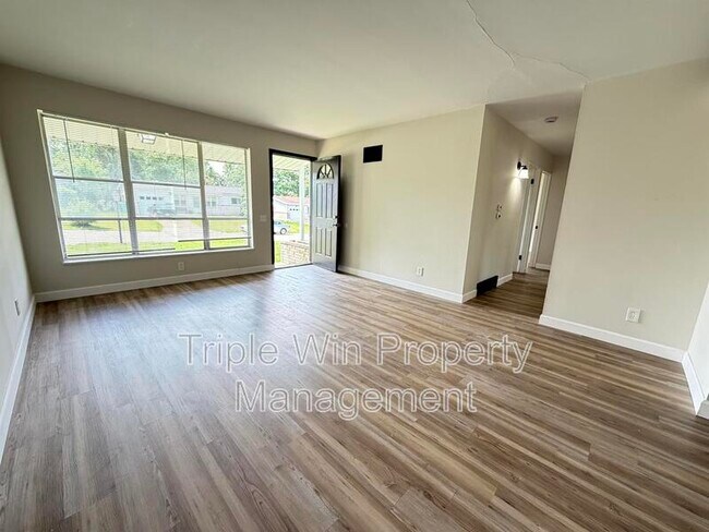 Building Photo - 2257 Luxmore Dr