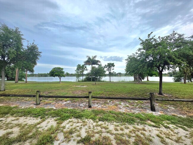 Building Photo - 3200 Lake Osborne Dr