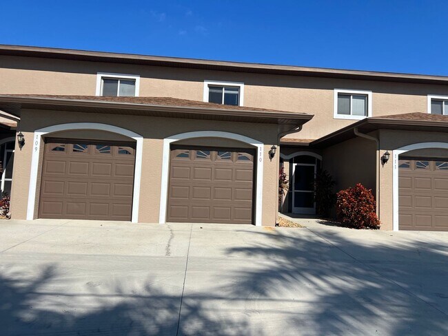 Building Photo - Villa Congress