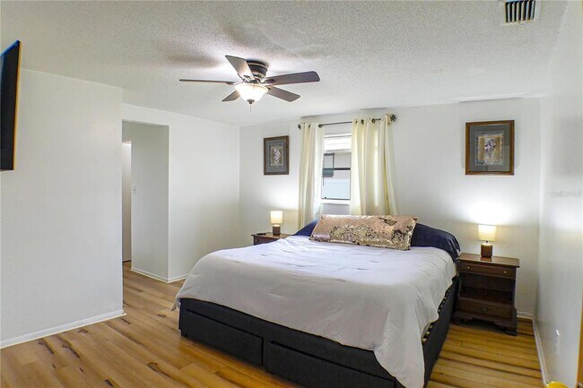 Building Photo - 644 Bonita Ct