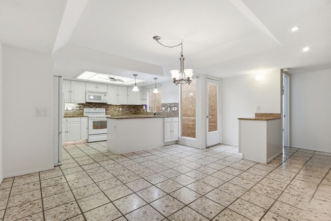 Building Photo - 7814 E MacKenzie Dr