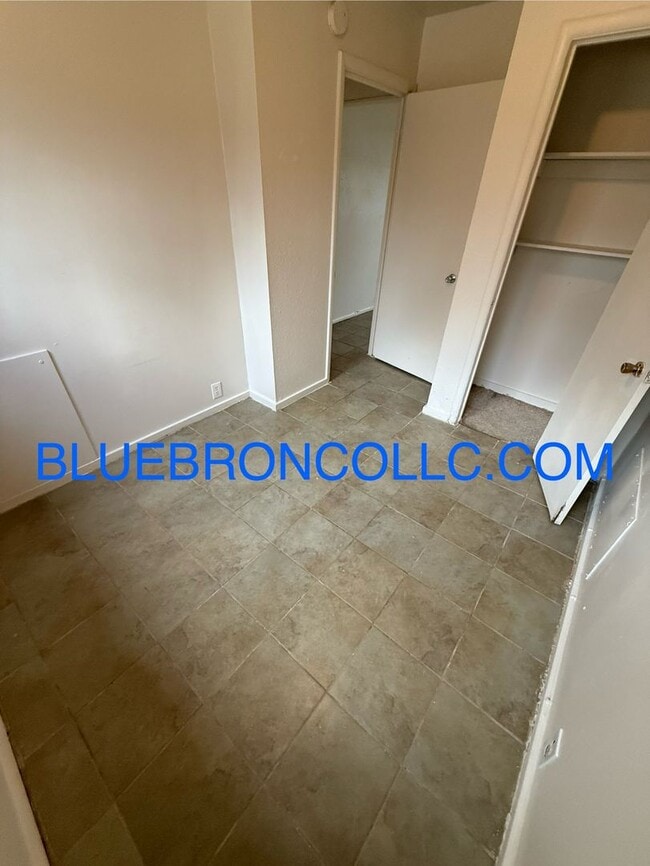 Building Photo - Nice house, great location!