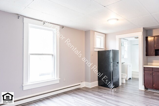 Building Photo - 109 S State St