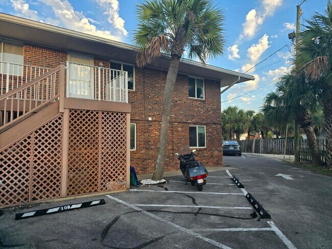 Building Photo - 315 Bream Ave