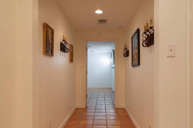 Building Photo - 10506 D-K Ranch Rd