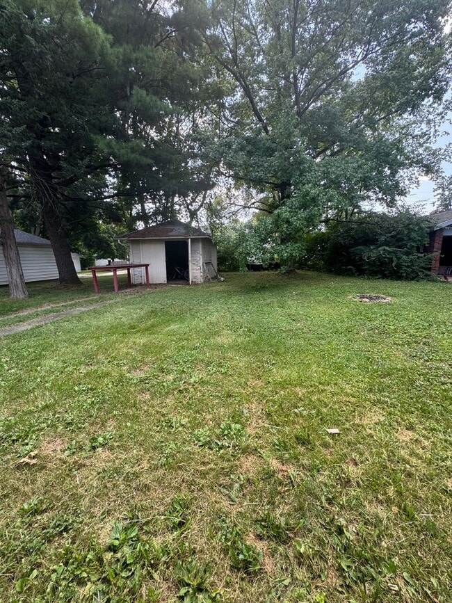 Building Photo - 4 Bedroom Right on Purdue Campus - AVAILAB...