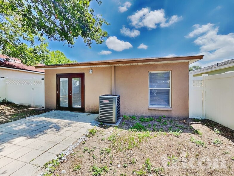 Building Photo - 4409 Venice Dr