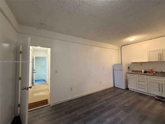 Primary Photo - 552 NW 1st St