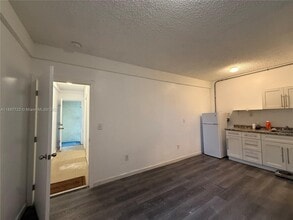 Building Photo - 552 NW 1st St