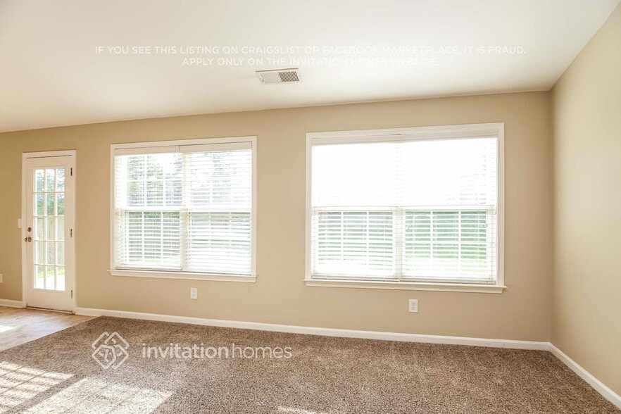 Building Photo - 1029 S Creek Dr