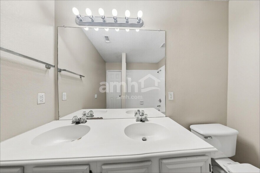 Building Photo - 7808 Orland Park Cir