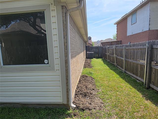 Building Photo - 5600 Creekhollow Dr