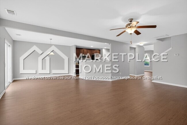 Building Photo - 10 Amber Dr