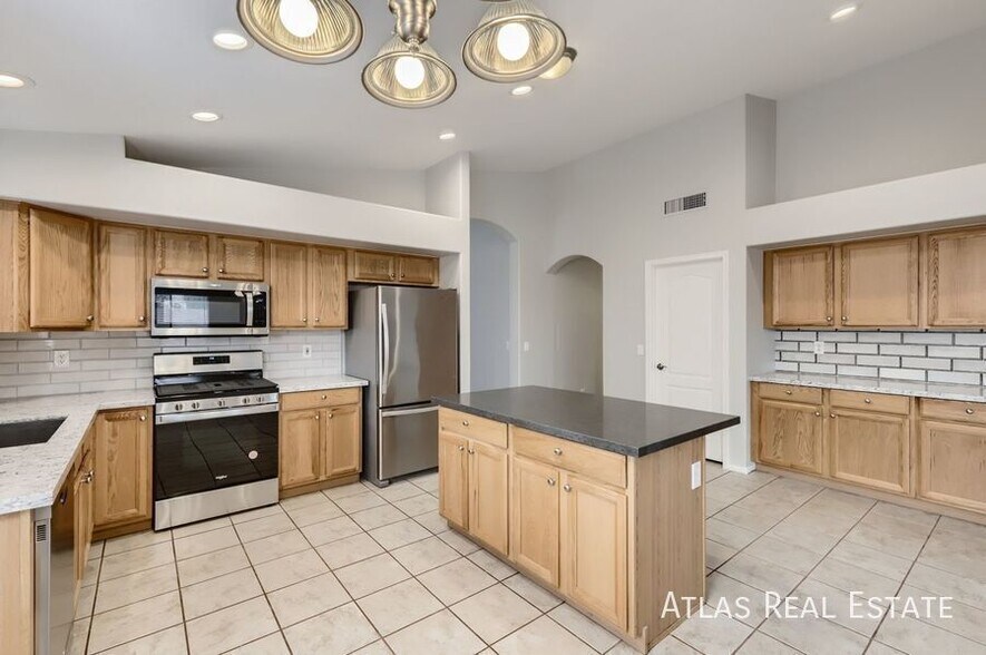 Building Photo - 5338 N Ormondo Way