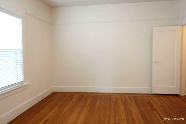 Building Photo - 598 12th Ave