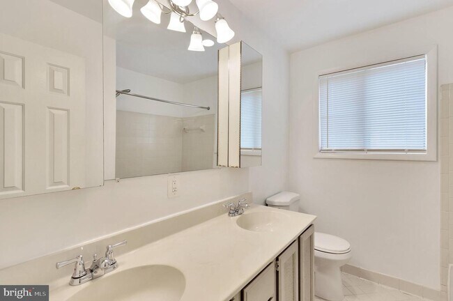 Building Photo - 208 Skyhill Rd