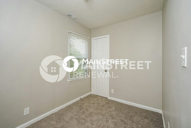 Building Photo - 3 Bedroom Pet-Friendly Home in Louisville, KY with Main Street Renewal