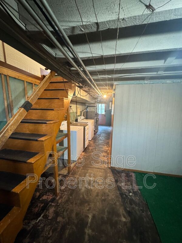 Building Photo - 2254 S Harwood Ave