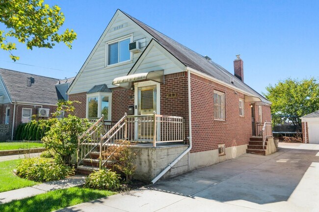 Building Photo - 5838 203rd St