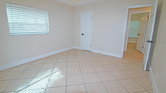 Building Photo - 8757 SE Hobe Ridge Ave