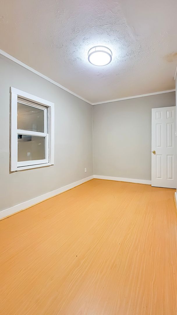 Building Photo - 2 BDRM 1 BATH