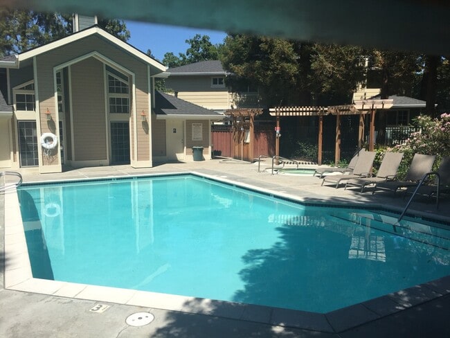 Building Photo - Remodeled 1 Bed 1 Ba apartment. Stainless ...