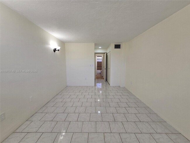 Building Photo - 1475 NE 125th Terrace